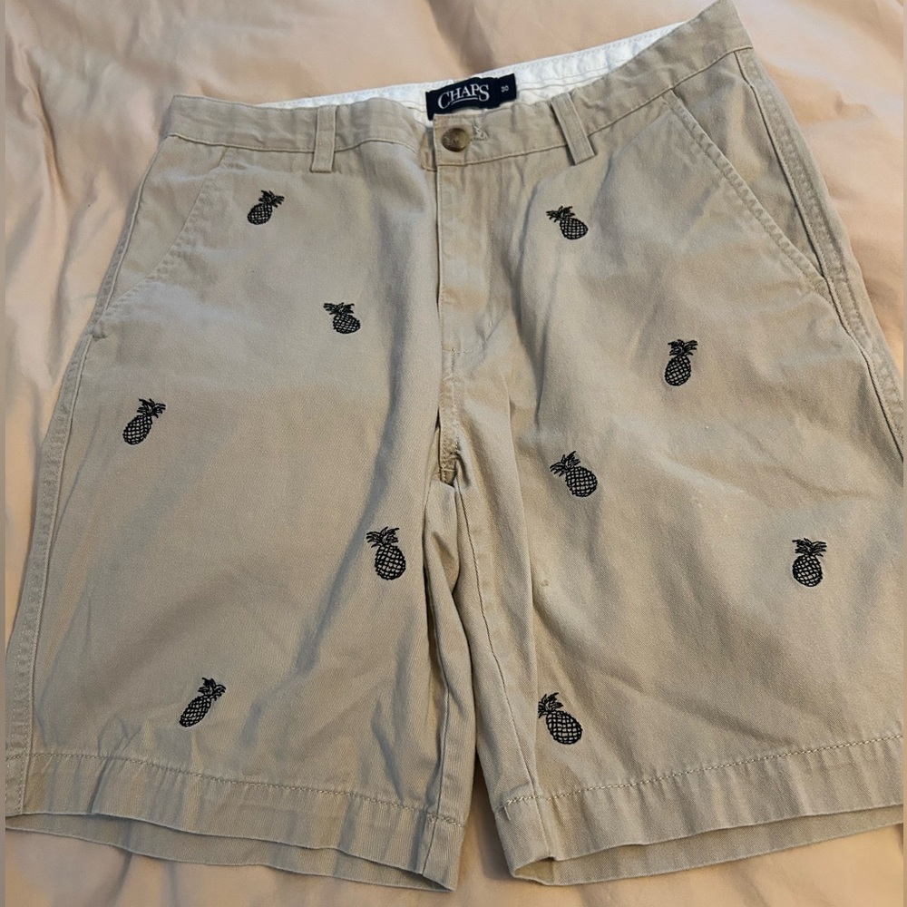 Chaps men’s khaki shorts- w pineapple print. Sz. 30